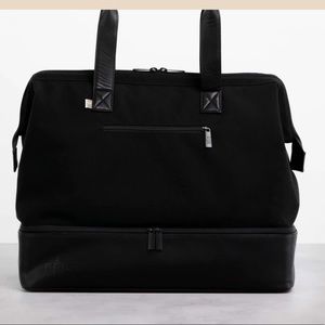 Beis weekender bag in black.